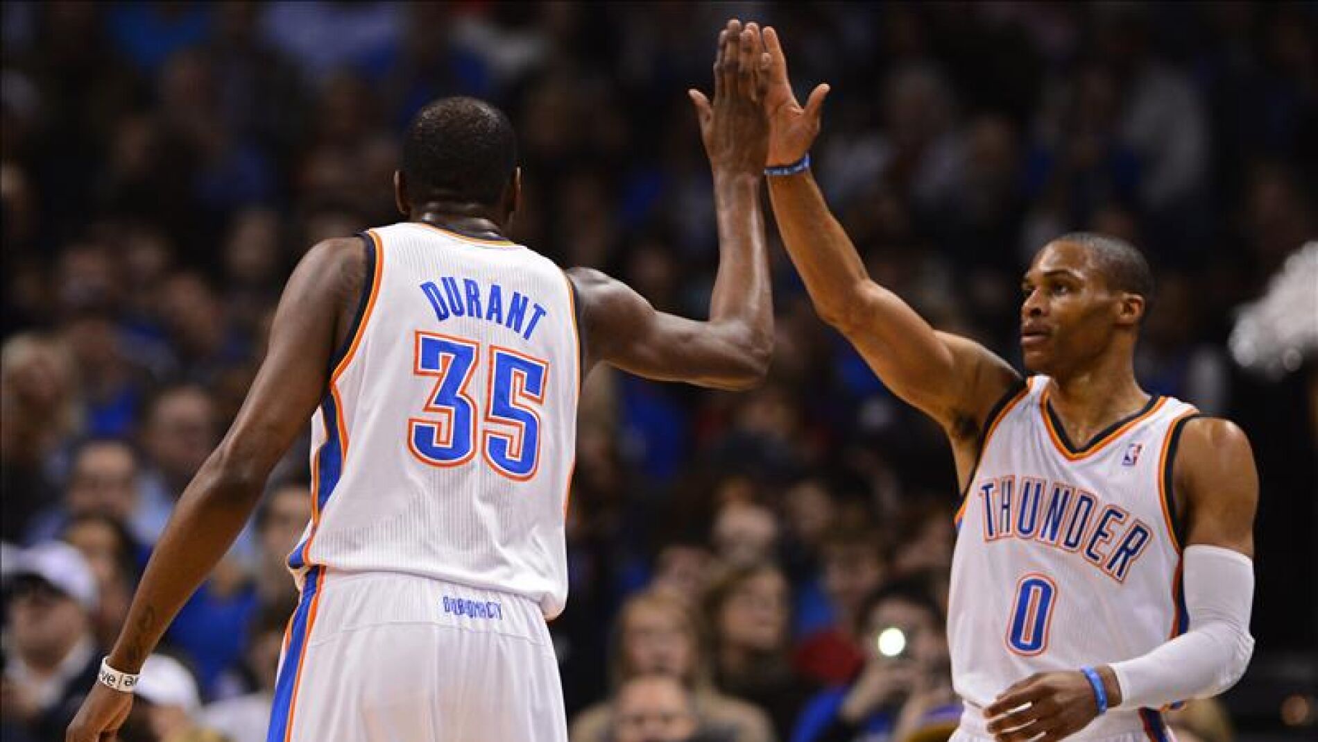Durant y Westbrook celebran la victoria