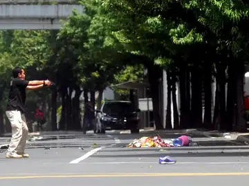 La policía asegura los alrededores del lugar donde se ha producido la explosión La policía asegura los alrededores del lugar donde se ha producido la explosión