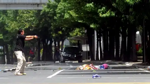 La policía asegura los alrededores del lugar donde se ha producido la explosión La policía asegura los alrededores del lugar donde se ha producido la explosión
