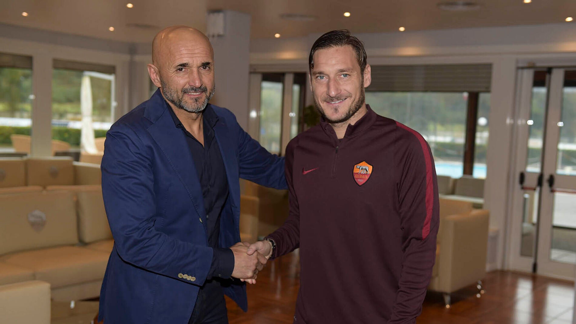 Luciano Spalletti saludando a Totti