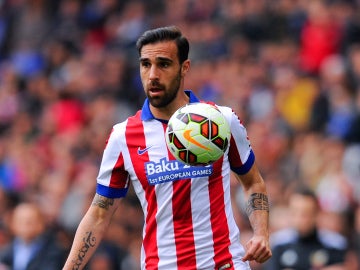 Jesús Gámez, controla el balón con tranquilidad en el partido de Liga ante el Espanyol