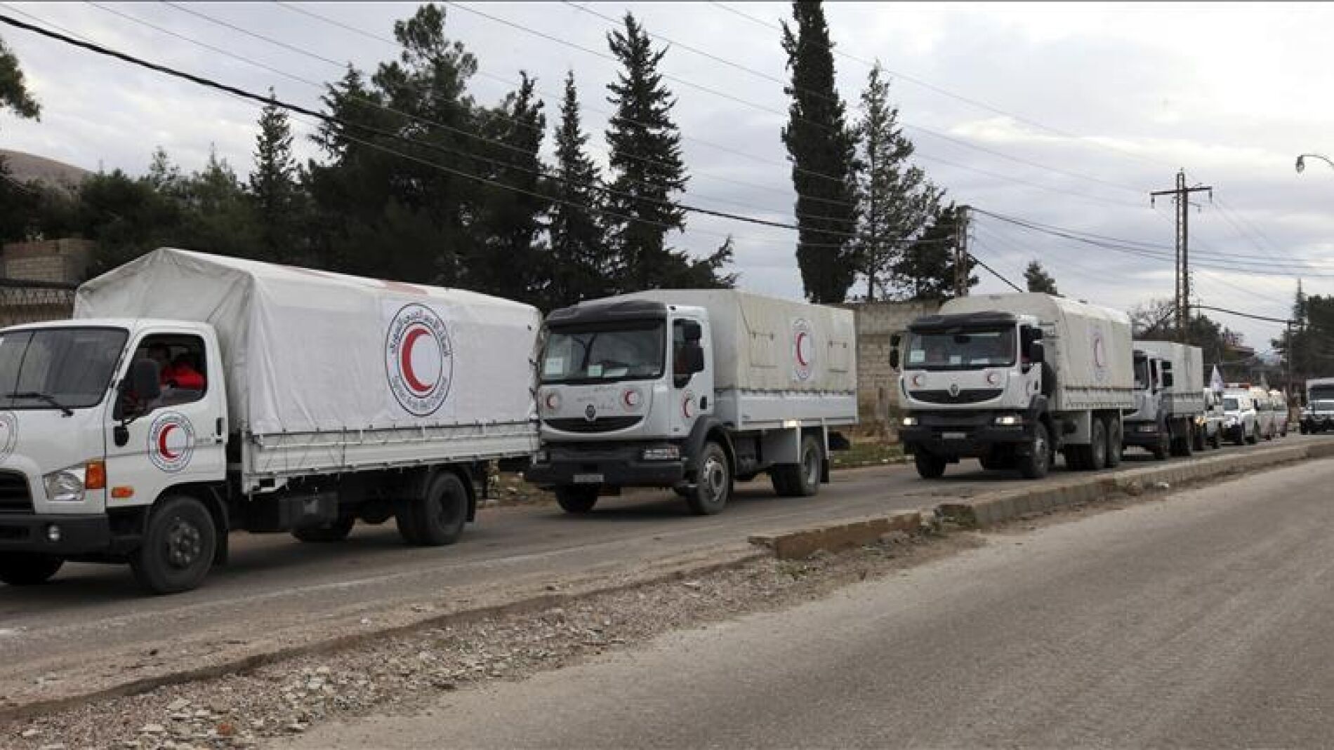 Varios convoyes cargados con ayuda humanitaria se dirigen a Madaya