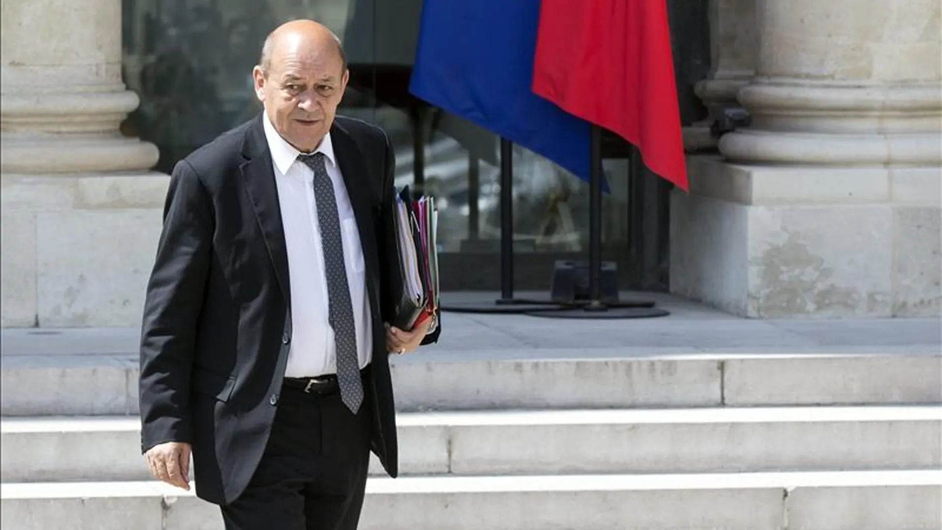 El ministro galo de Defensa, Jean-Yves Le Drian, en el Palacio del Elíseo en París El ministro galo de Defensa, Jean-Yves Le Drian, en el Palacio del Elíseo en París