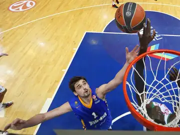 Jugada en el encuentro disputado entre Khimki y Laboral Kutxa en Moscú Jugada en el encuentro disputado entre Khimki y Laboral Kutxa en Moscú