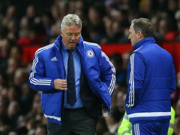 Hiddink, técnico del Chelsea