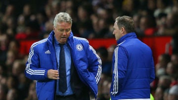 Hiddink, técnico del Chelsea