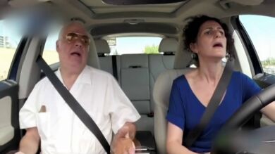 La pareja más segura en el coche: la mujer al volante y el hombre de copiloto 