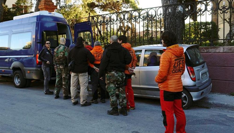 Bomberos detenidos en Lesbos