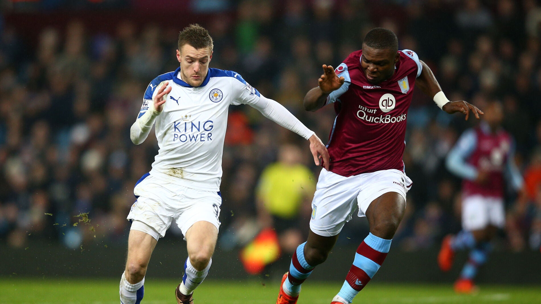 Jaime Vardy conduce el bal&oacute;n en un partido con el Leicester