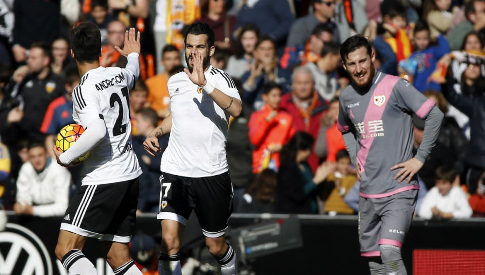 Negredo celebra su gol al Rayo