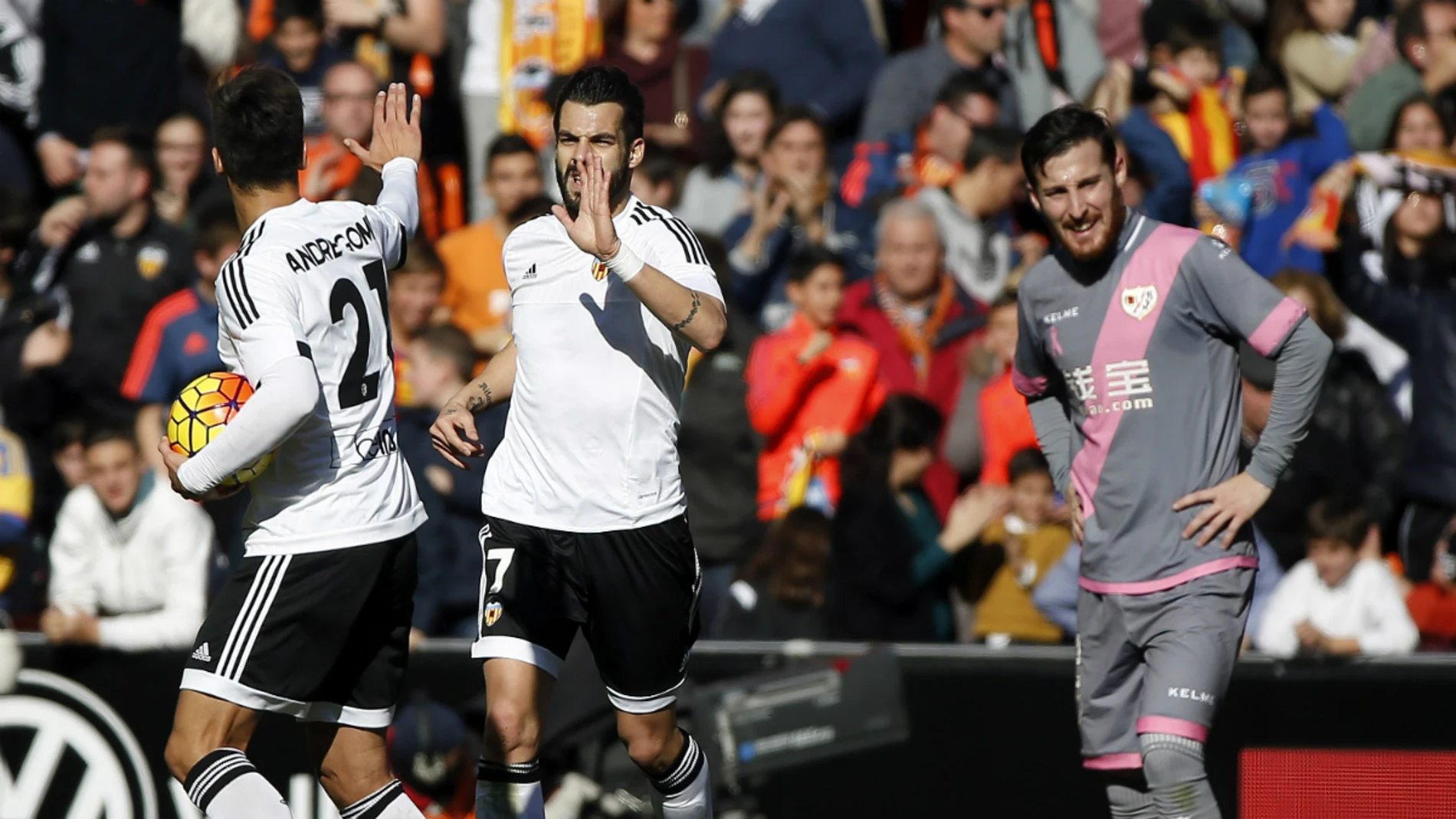 Negredo celebra su gol al Rayo Negredo celebra su gol al Rayo