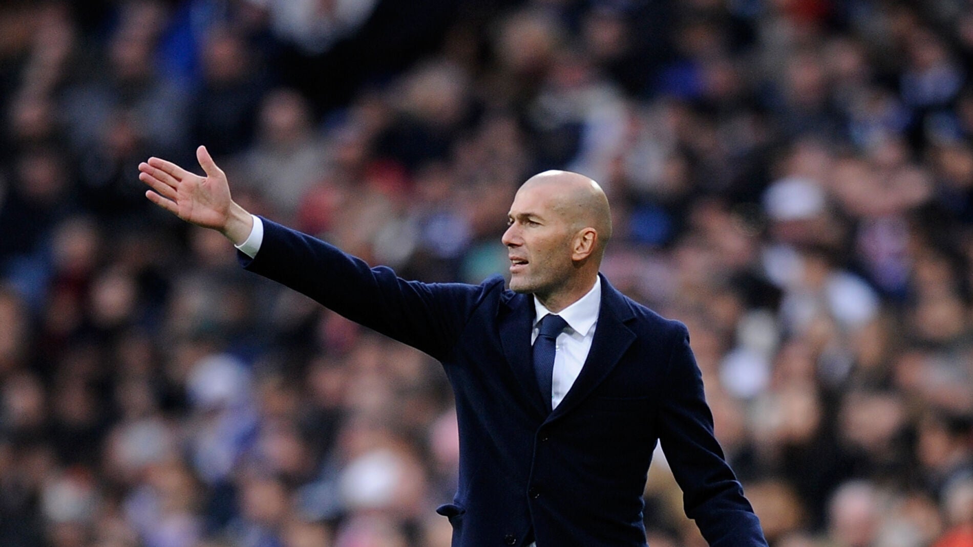 Zidane dirigiendo al Real Madrid frente al Sporting de Gij&oacute;n