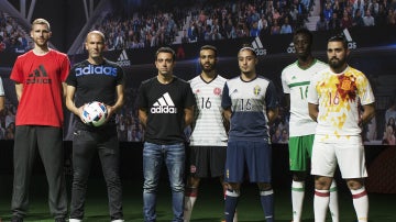 Zidane y Xavi, durante un acto de Adidas