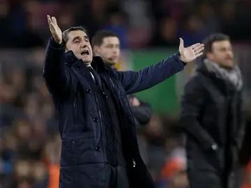 Ernesto Valverde gesticula desde la banda Ernesto Valverde gesticula desde la banda