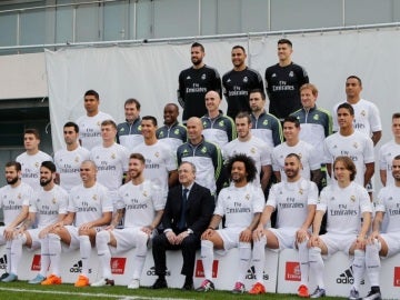 Foto de equipo del Real Madrid con Zinedine Zidane