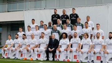 Foto de equipo del Real Madrid con Zinedine Zidane