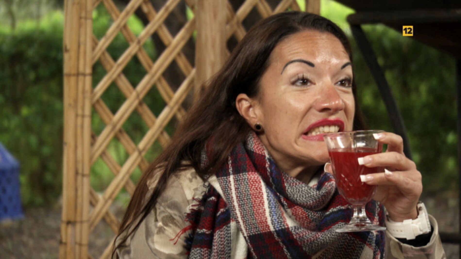 "Va de que habla seis idiomas y se queda atascada"