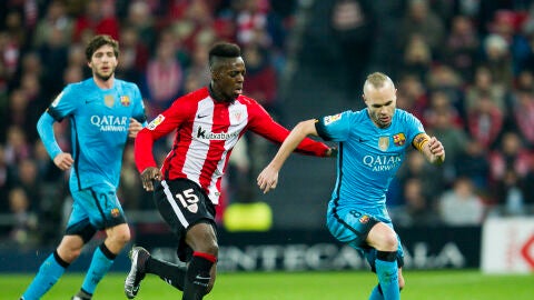 Andr&eacute;s Iniesta en el duelo contra el Athletic