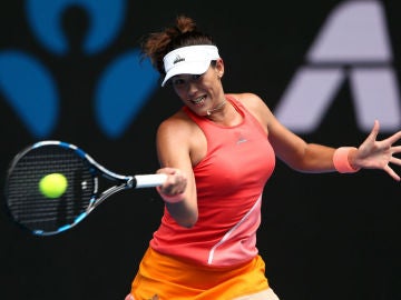 Garbiñe Muguruza golpea un 'drive' ante Kirsten Flipkens