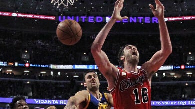 Los Warriors de Curry se exhiben en Chicago ante el peor Pau Gasol de la temporada