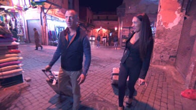 Sabrina y Jonathan atemorizados en Marrakech