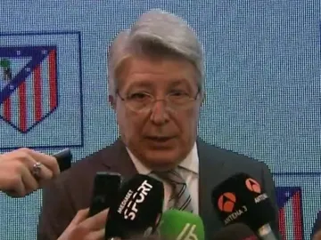 Enrique Cerezo habla con los medios de comunicación Enrique Cerezo habla con los medios de comunicación