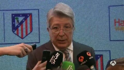 Enrique Cerezo habla con los medios de comunicaci&oacute;n