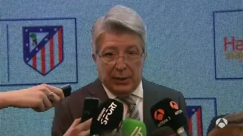 Enrique Cerezo habla con los medios de comunicación Enrique Cerezo habla con los medios de comunicación