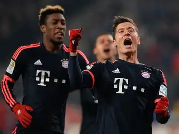 Lewandowski celebra uno de sus goles ante el Hamburgo Lewandowski celebra uno de sus goles ante el Hamburgo