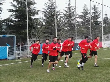 Los jugadores del Atlético se entrenan Los jugadores del Atlético se entrenan