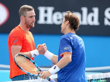 David Ferrer saluda a Steve Johnson tras sellar su pase a octavos David Ferrer saluda a Steve Johnson tras sellar su pase a octavos
