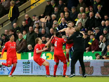 El Liverpool celebra un gol en la banda El Liverpool celebra un gol en la banda
