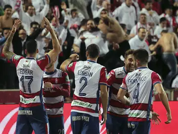 Los jugadores del Granada celebran un gol ante el Getafe Los jugadores del Granada celebran un gol ante el Getafe