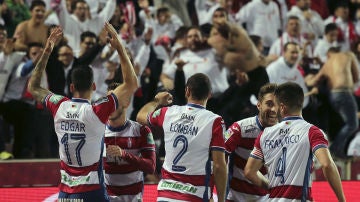 Los jugadores del Granada celebran un gol ante el Getafe