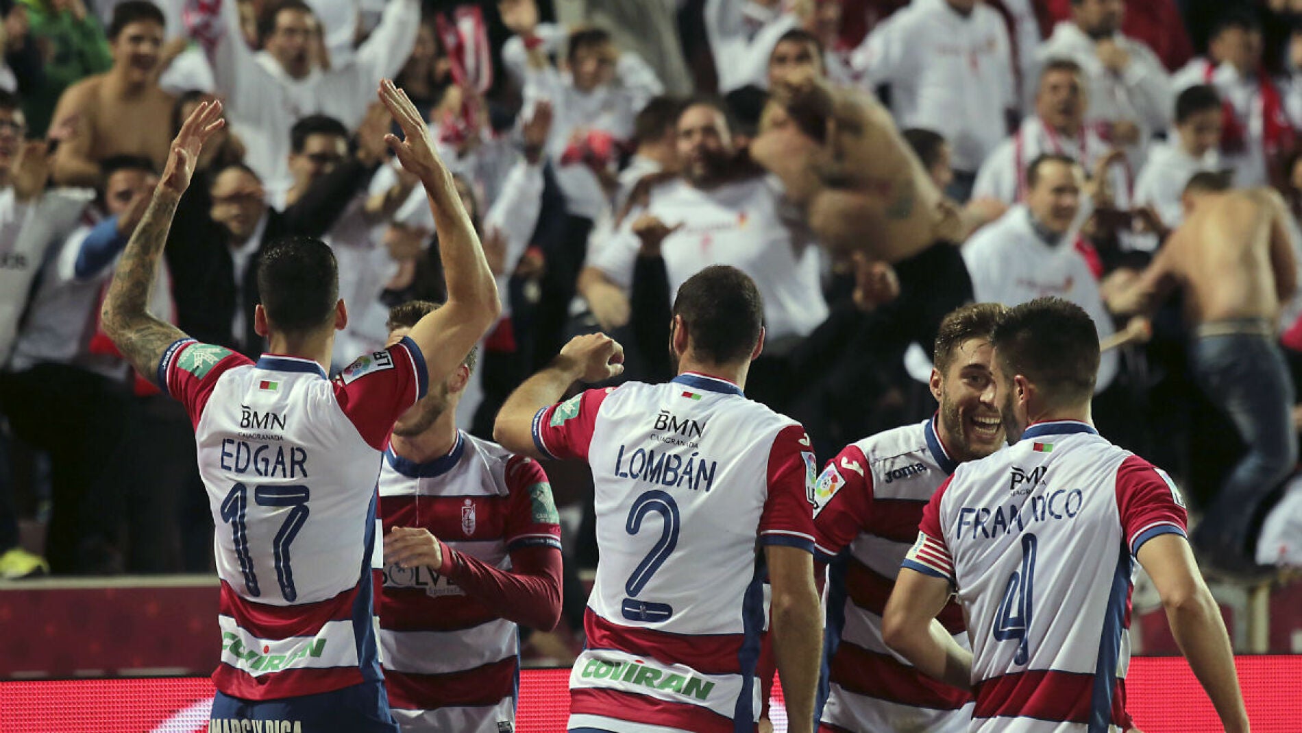 Los jugadores del Granada celebran un gol ante el Getafe