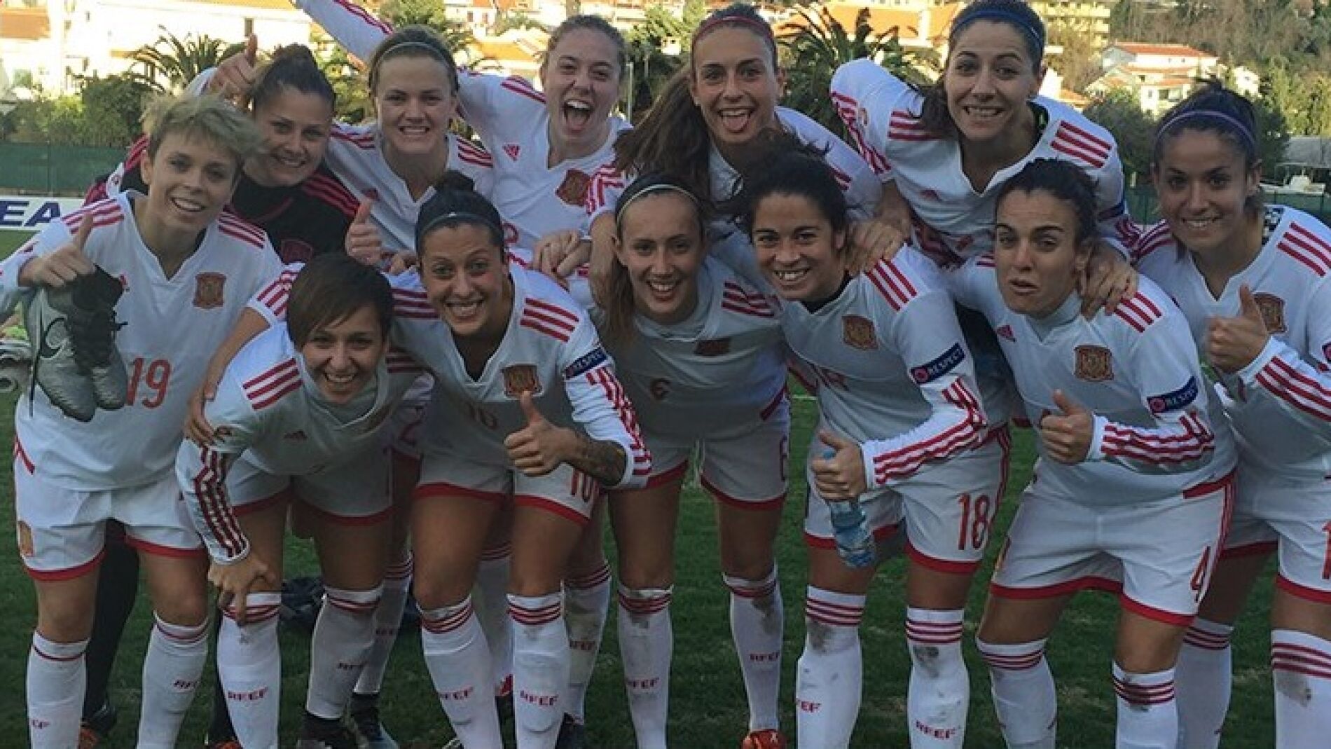 Selecci&oacute;n femenina de f&uacute;tbol tras batir a Montenegro
