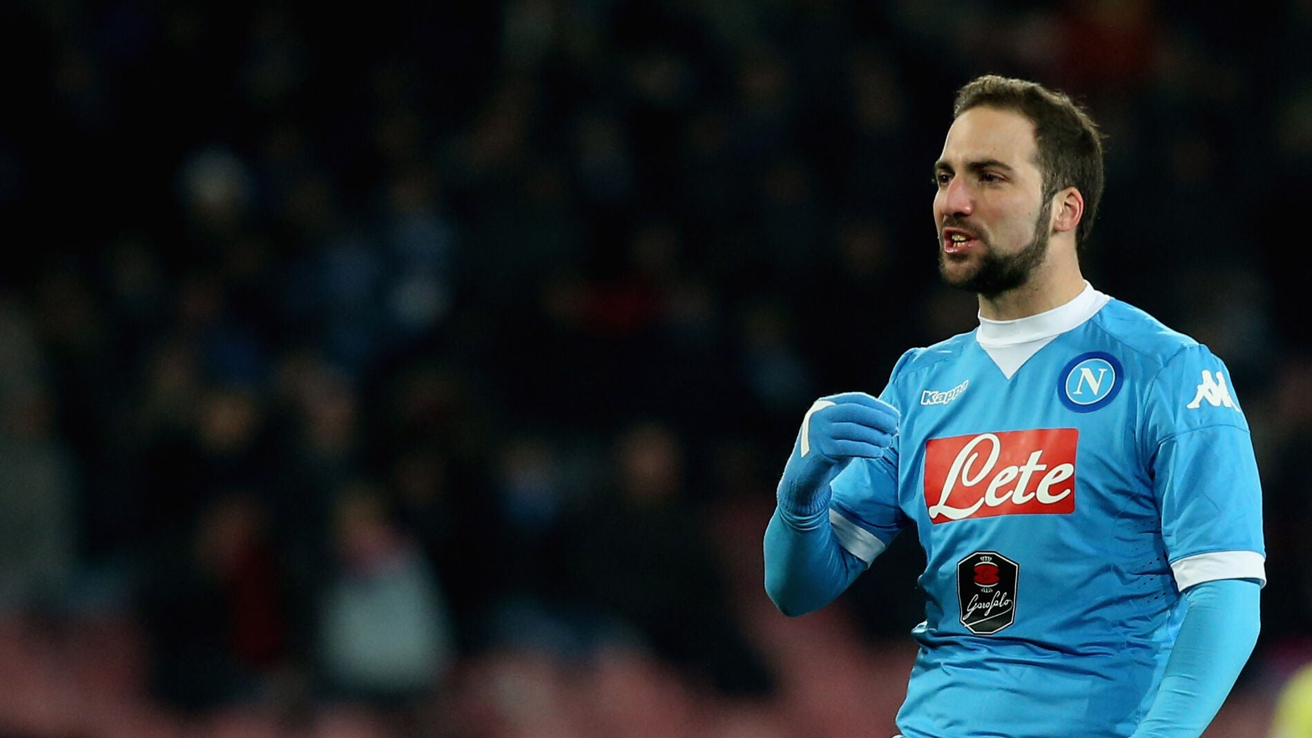 Gonzalo Higua&iacute;n, en un partido con el N&aacute;poles