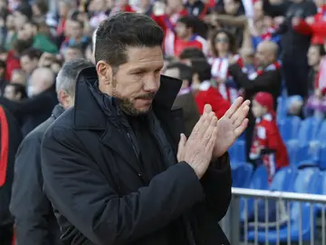 Simeone, aplaudiendo Simeone, aplaudiendo