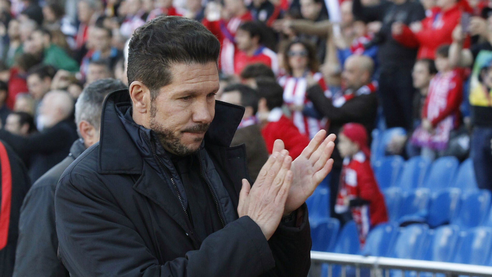 Simeone, aplaudiendo