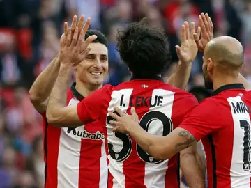 Aduriz celebra un gol ante el Eibar Aduriz celebra un gol ante el Eibar