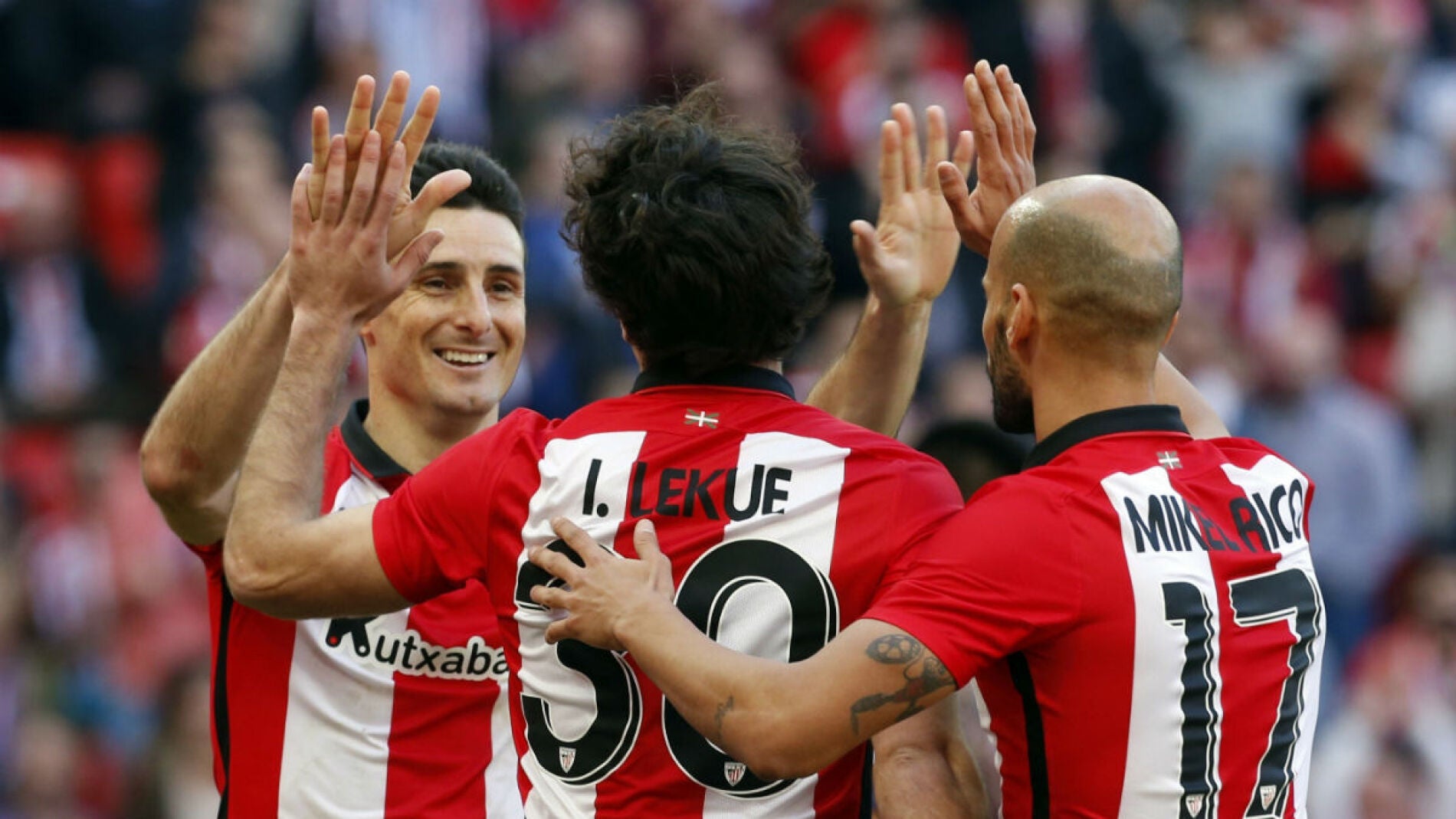 Aduriz celebra un gol ante el Eibar