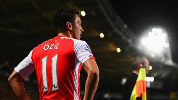 Mesut Özil, durante un partido con el Arsenal