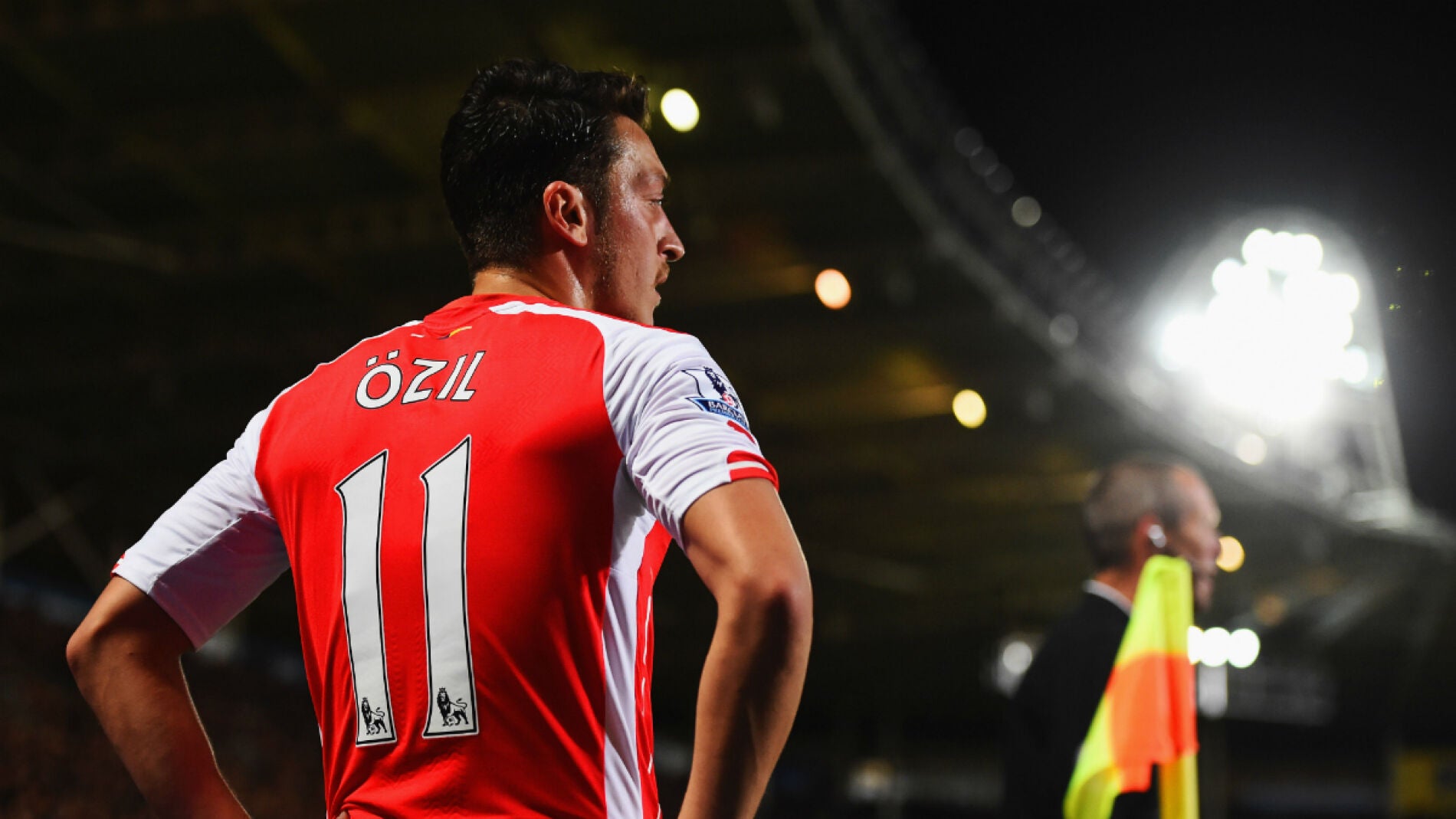 Mesut &Ouml;zil, durante un partido con el Arsenal