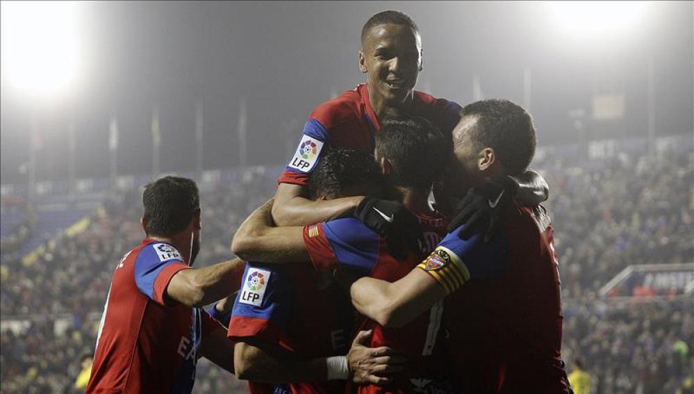 Los jugadores del Levante celebran un gol en el Ciudad de Valencia