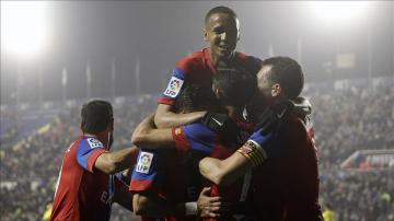 Los jugadores del Levante celebran un gol en el Ciudad de Valencia