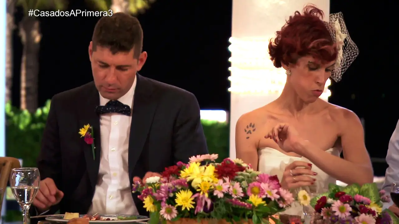 "Más que una boda parece un velatorio"