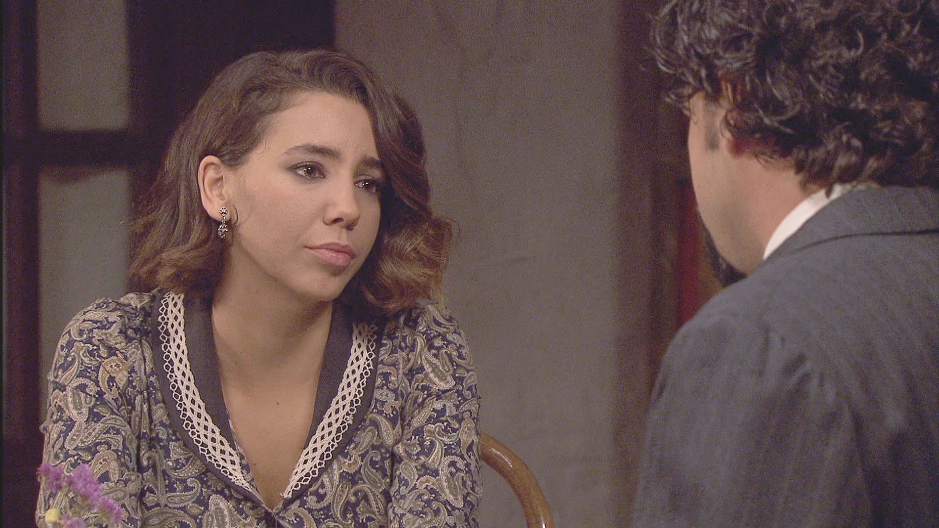 César presiona a Emilia para conseguir llevársela a Málaga