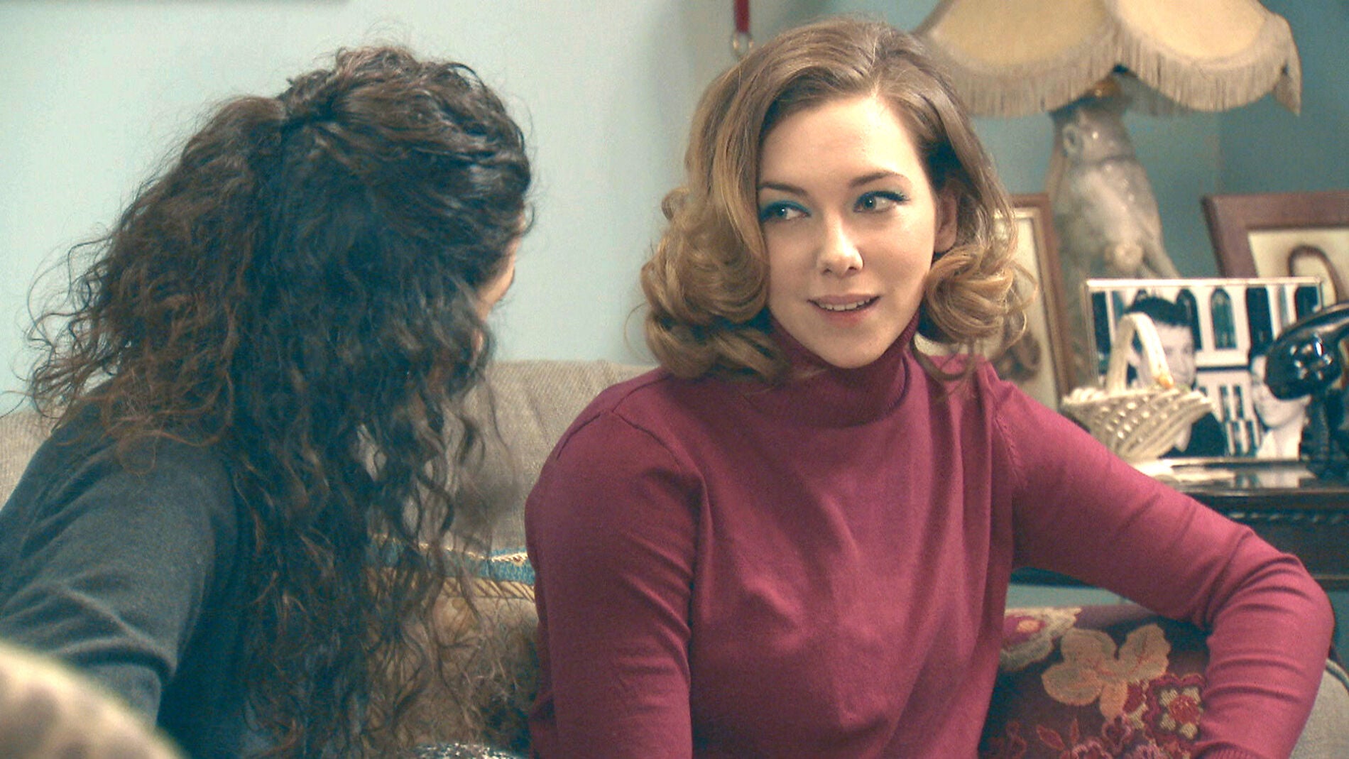 Mar&iacute;a le cuenta a Miguel que va a ser padre