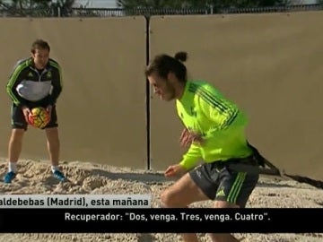 Bale se entrena sobre la arena de Valdebebas