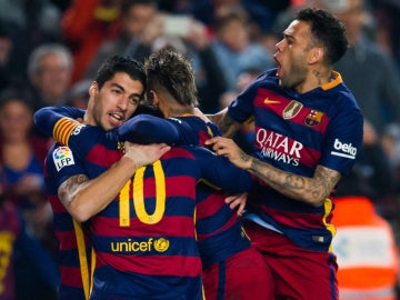 Los jugadores del Barcelona celebran un gol en el Camp Nou